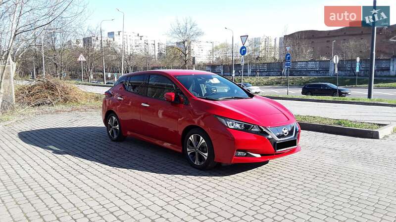 Хэтчбек Nissan Leaf 2021 в 