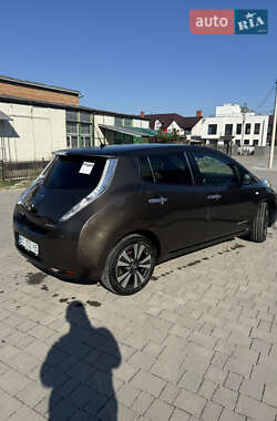 Хетчбек Nissan Leaf 2016 в 