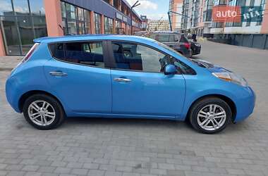 Хэтчбек Nissan Leaf 2013 в 