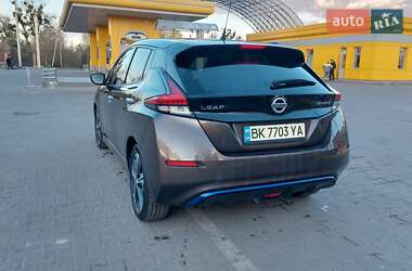Хэтчбек Nissan Leaf 2019 в 