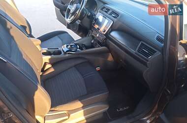 Хэтчбек Nissan Leaf 2019 в 