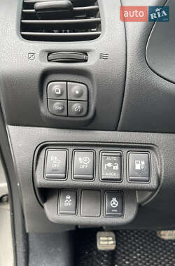 Хэтчбек Nissan Leaf 2014 в 