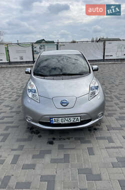 Хэтчбек Nissan Leaf 2014 в 
