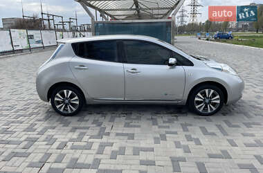 Хэтчбек Nissan Leaf 2014 в 