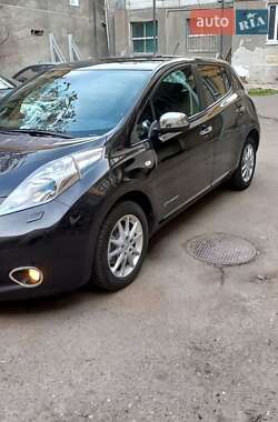 Хэтчбек Nissan Leaf 2014 в 
