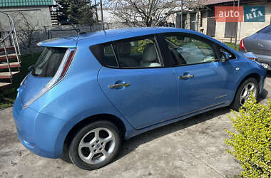 Хэтчбек Nissan Leaf 2012 в 