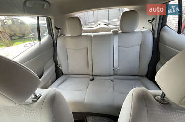 Хэтчбек Nissan Leaf 2012 в 