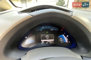 Хэтчбек Nissan Leaf 2012 в 