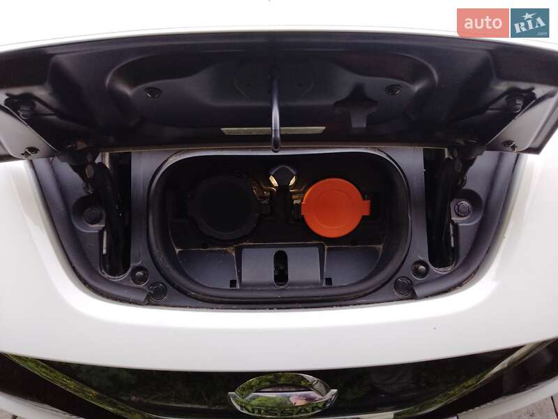 Хэтчбек Nissan Leaf 2019 в Львове