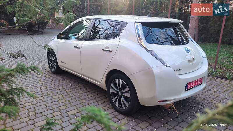 Хэтчбек Nissan Leaf 2016 в Ивано-Франковске