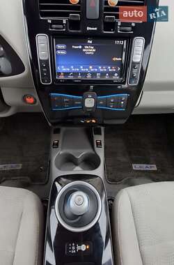 Хэтчбек Nissan Leaf 2016 в 