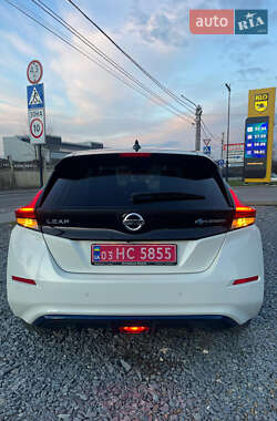 Хэтчбек Nissan Leaf 2021 в 