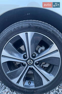 Хэтчбек Nissan Leaf 2021 в 