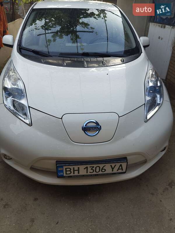 Хетчбек Nissan Leaf 2012 в 