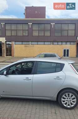 Хетчбек Nissan Leaf 2015 в 