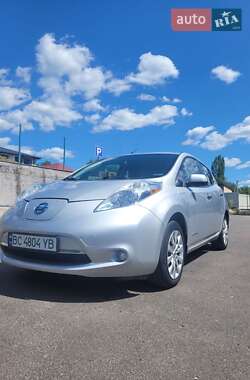 Хетчбек Nissan Leaf 2015 в 