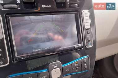 Хэтчбек Nissan Leaf 2012 в 