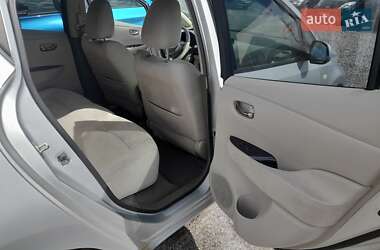 Хэтчбек Nissan Leaf 2012 в 