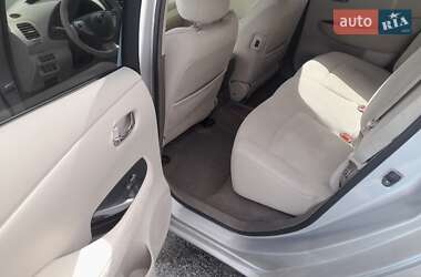 Хэтчбек Nissan Leaf 2012 в 
