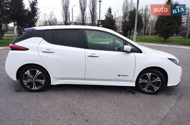 Хэтчбек Nissan Leaf 2019 в 