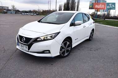 Хэтчбек Nissan Leaf 2019 в 