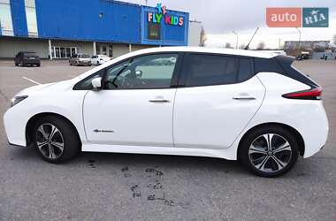 Хэтчбек Nissan Leaf 2019 в 