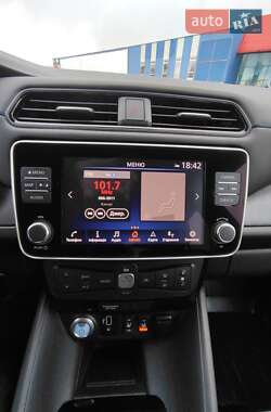 Хэтчбек Nissan Leaf 2019 в 