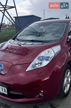Хэтчбек Nissan Leaf 2012 в 