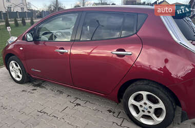 Хэтчбек Nissan Leaf 2012 в 