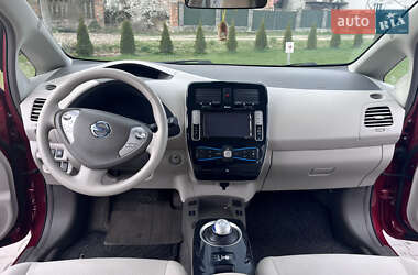 Хэтчбек Nissan Leaf 2012 в 