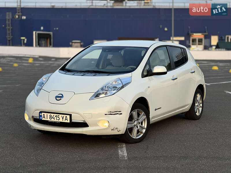 Хетчбек Nissan Leaf 2011 в 