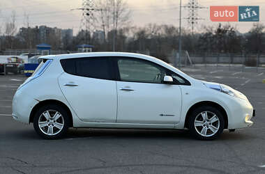 Хетчбек Nissan Leaf 2011 в 