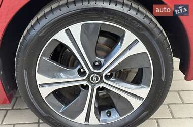 Хэтчбек Nissan Leaf 2018 в 