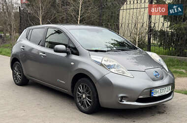 Хэтчбек Nissan Leaf 2012 в 