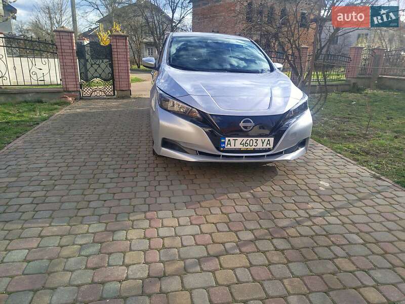 Хэтчбек Nissan Leaf 2023 в Калуше