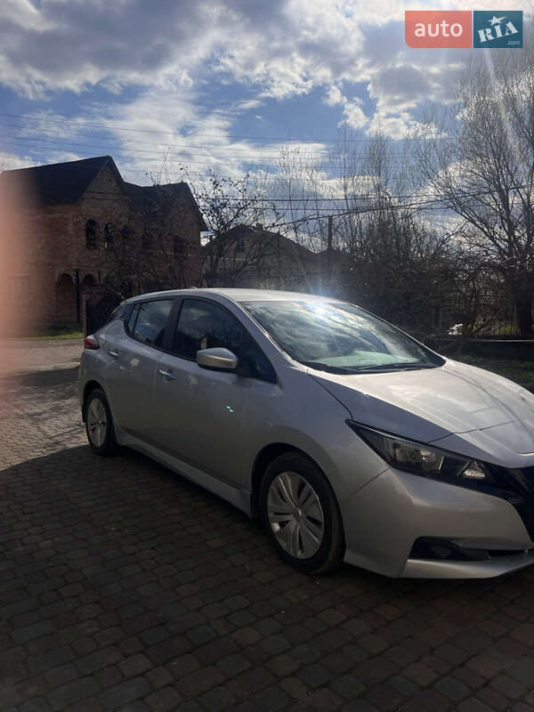 Хэтчбек Nissan Leaf 2023 в Калуше