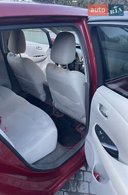 Хетчбек Nissan Leaf 2012 в 