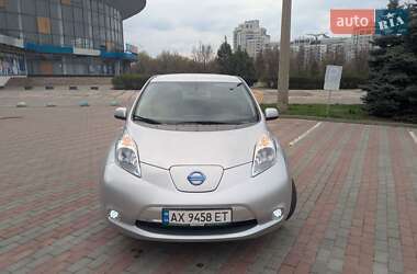 Хэтчбек Nissan Leaf 2015 в 