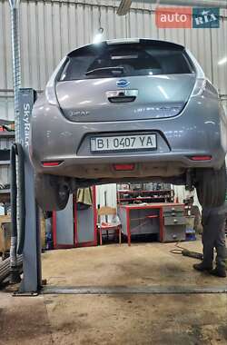 Хэтчбек Nissan Leaf 2016 в 