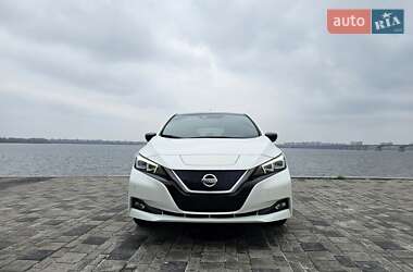 Хэтчбек Nissan Leaf 2018 в 
