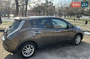 Хэтчбек Nissan Leaf 2017 в 