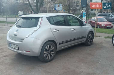Хэтчбек Nissan Leaf 2017 в 