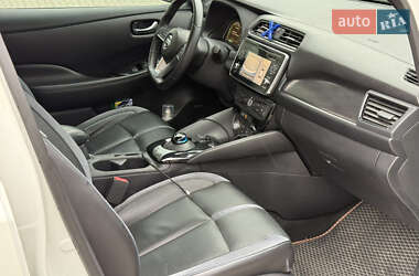 Хэтчбек Nissan Leaf 2019 в 