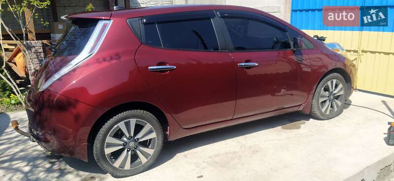 Хэтчбек Nissan Leaf 2017 в Днепре