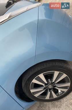 Хэтчбек Nissan Leaf 2014 в 