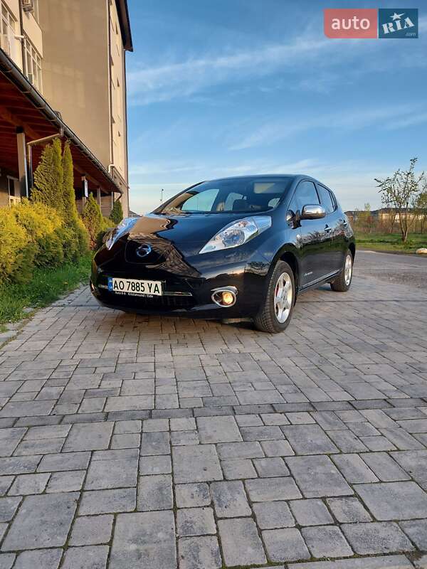 Хэтчбек Nissan Leaf 2013 в Ужгороде