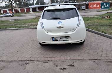Хэтчбек Nissan Leaf 2012 в 