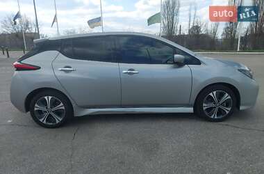 Хэтчбек Nissan Leaf 2021 в 