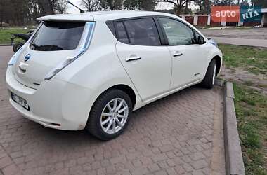Хэтчбек Nissan Leaf 2012 в 