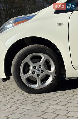 Хэтчбек Nissan Leaf 2012 в 